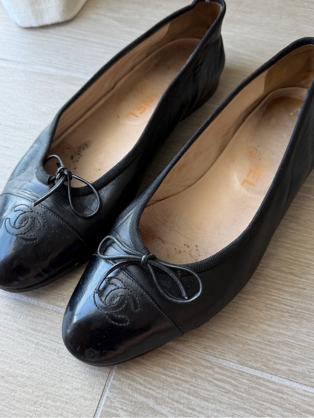 Vintage Chanel Black Leather Cap Toe Ballet Flats - Classic CC Logo - Picture 2 of 3